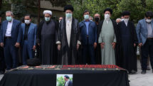 Supreme Leader leads prayer for body of Hojjatoleslam Seyyed Mahmoud Doaei