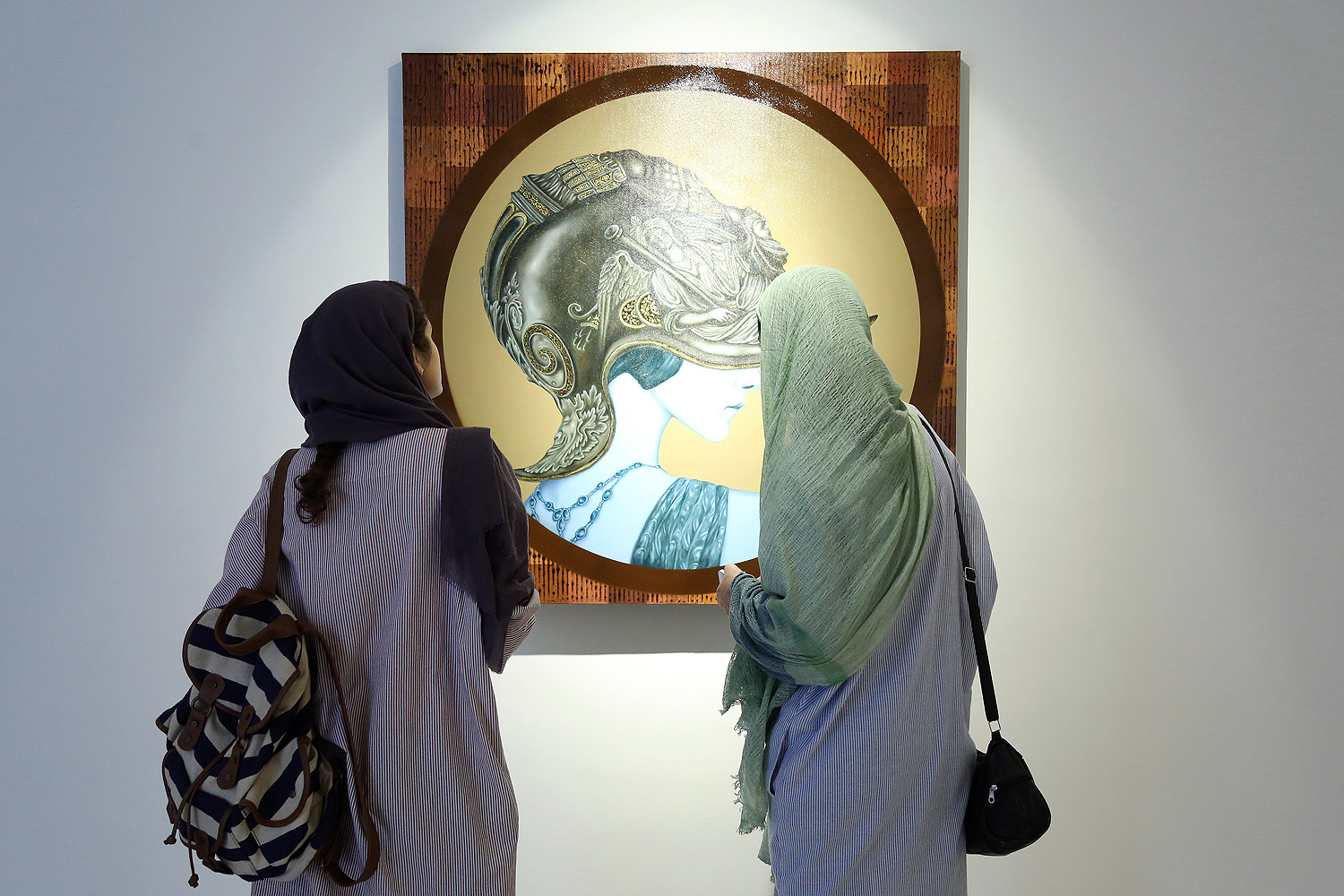 نمایشگاه دو نفره آثار نقاشی حمید زارع و الناز صباغ‌پور در گالری ژاله