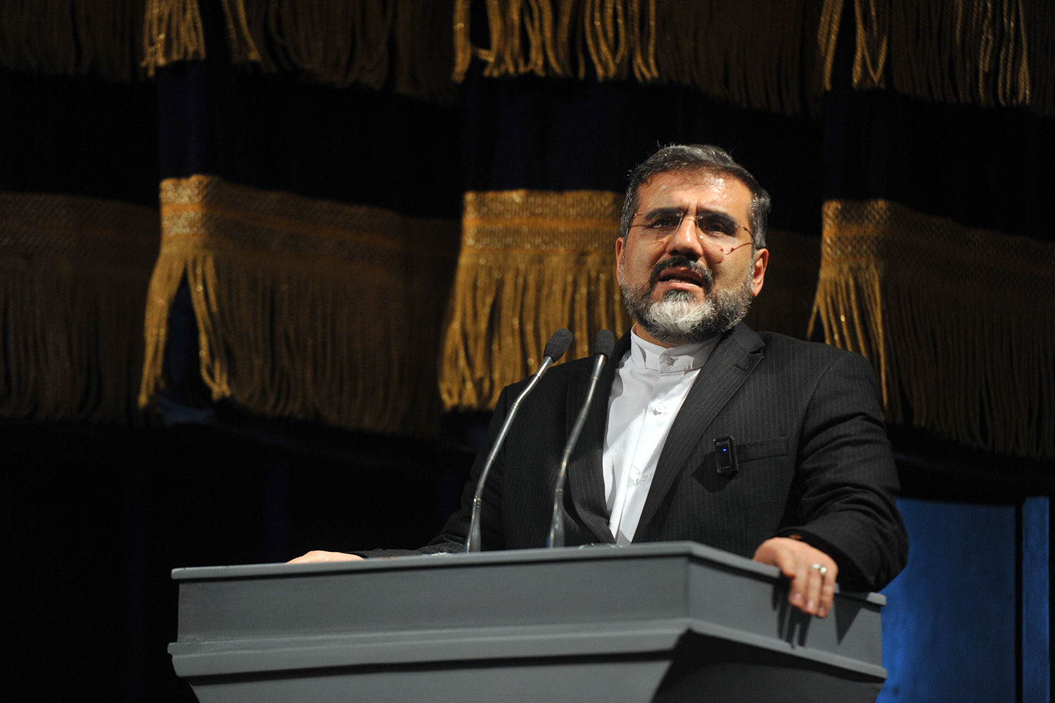 حکیم نظامی متعلق به منطقه فرهنگی ایران بزرگ است / در خوی اقلیم فرهنگی ایجاد خواهیم کرد